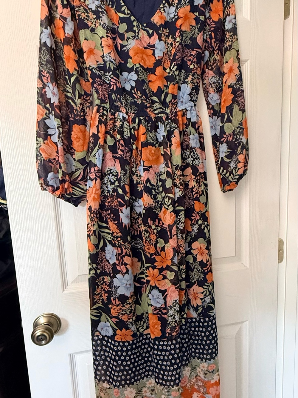 Floral dress light weight chiffon sleeves.